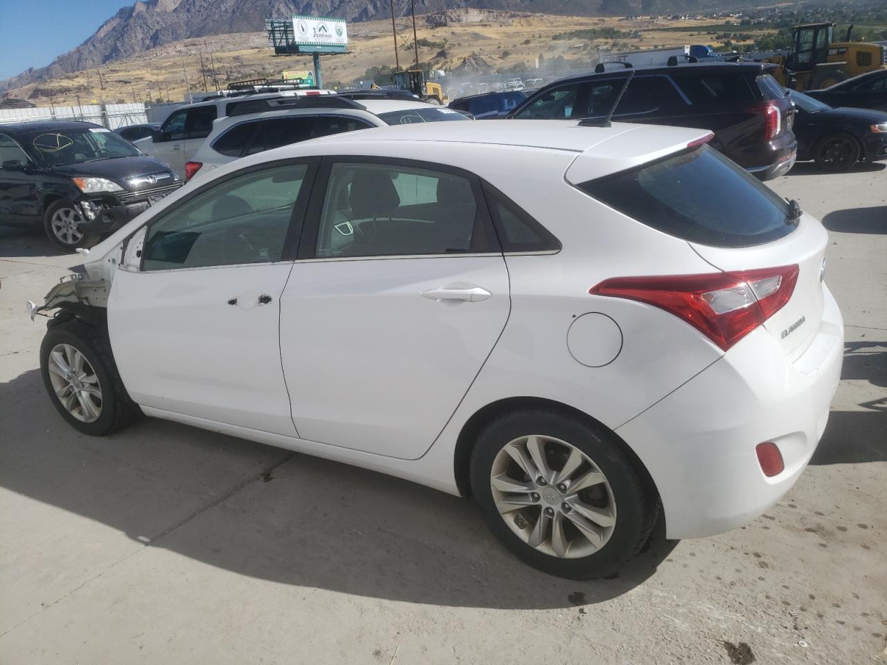 KMHD35LH1FU237875 2015 HYUNDAI ELANTRA - Image 2