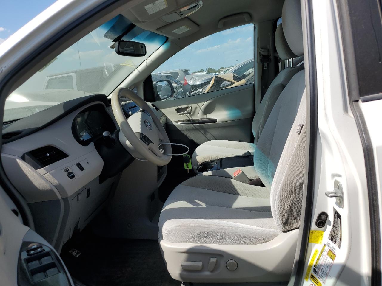 2011 Toyota Sienna - Image 7