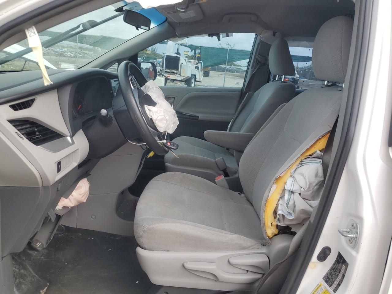 2015 Toyota Sienna - Image 7