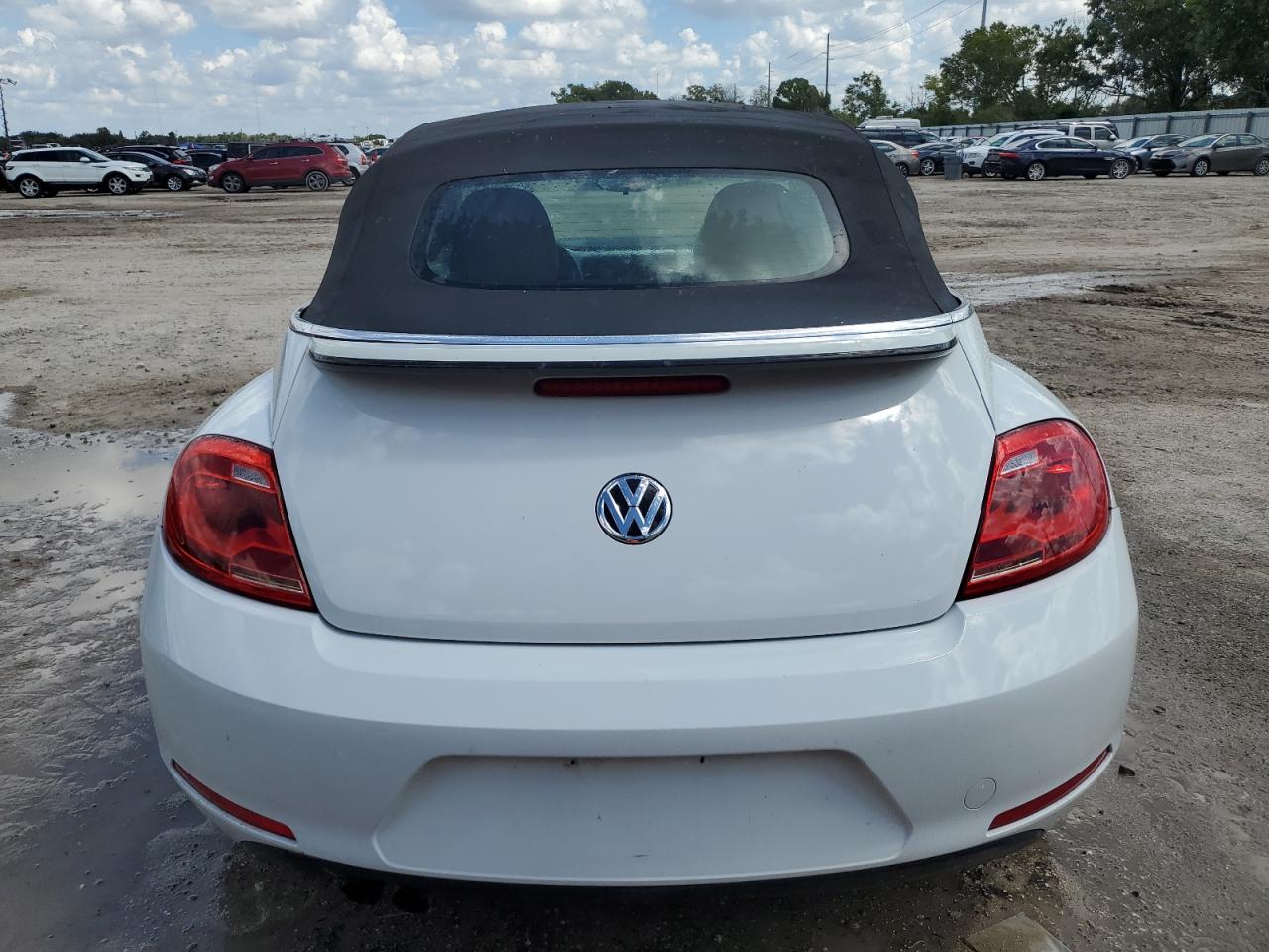 2015 Volkswagen Beetle 1.8T VIN: 3VW517AT0FM810851 Lot: 73813334