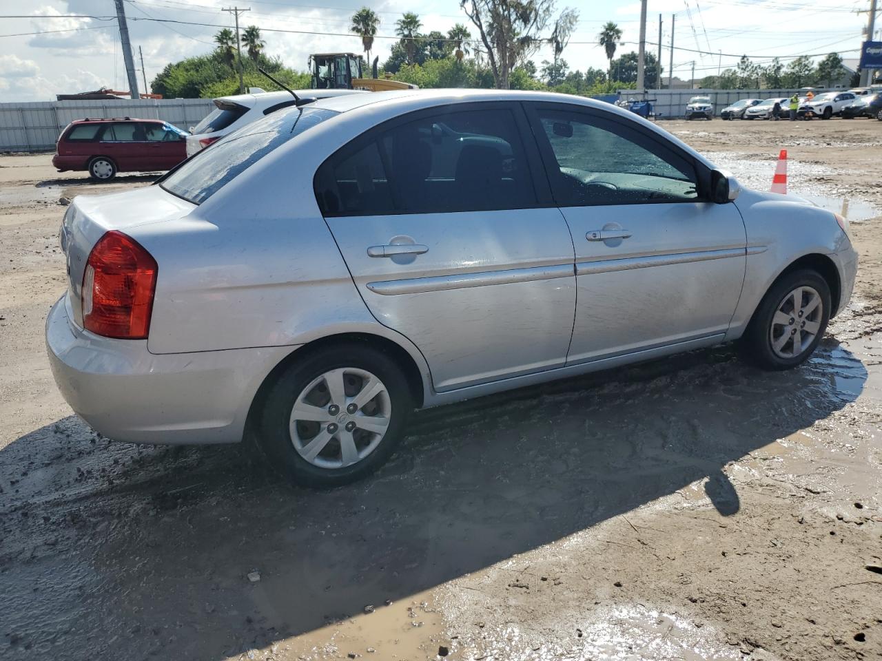 2011 Hyundai Accent - Image 3