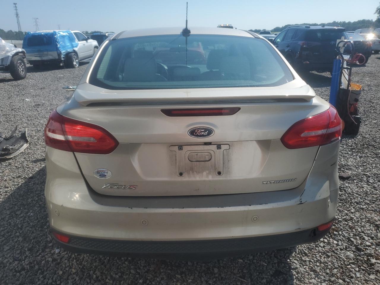 1FADP3J27JL294355 2018 Ford Focus Titanium