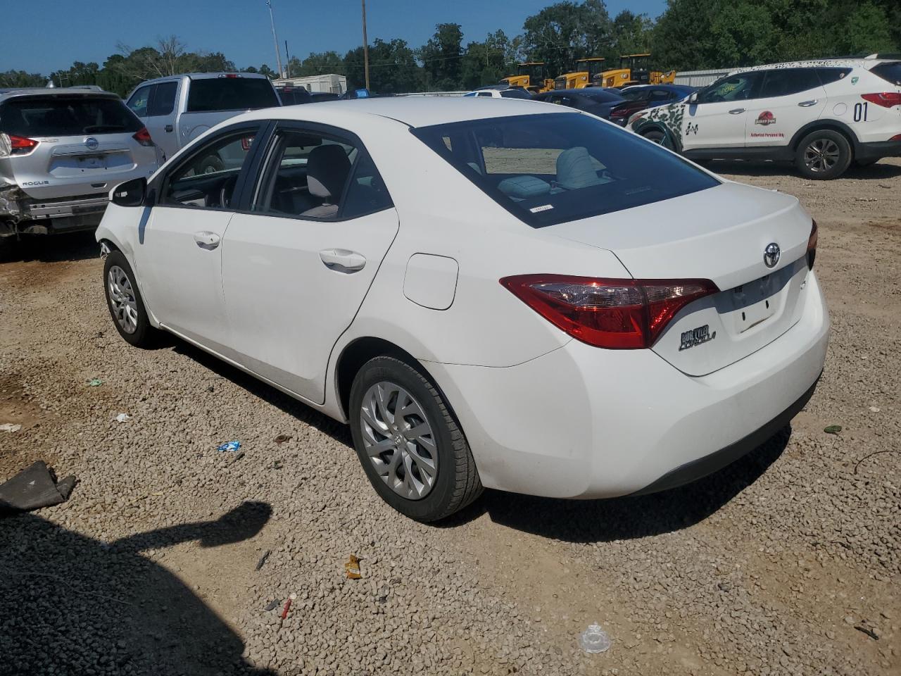 5YFBURHEXJP804301 2018 TOYOTA COROLLA - Image 2