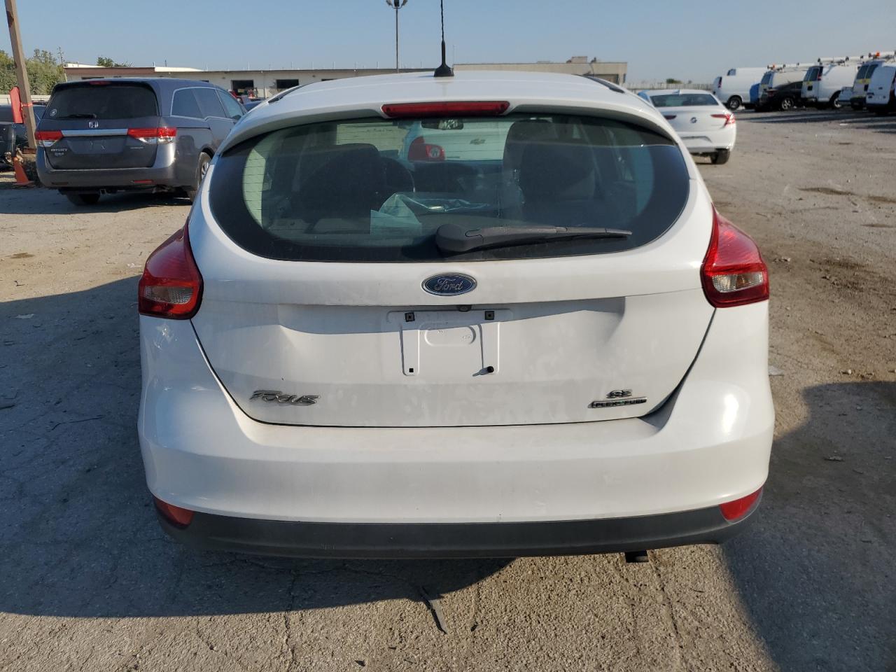 2015 Ford Focus Se VIN: 1FADP3K28FL375886 Lot: 69795434