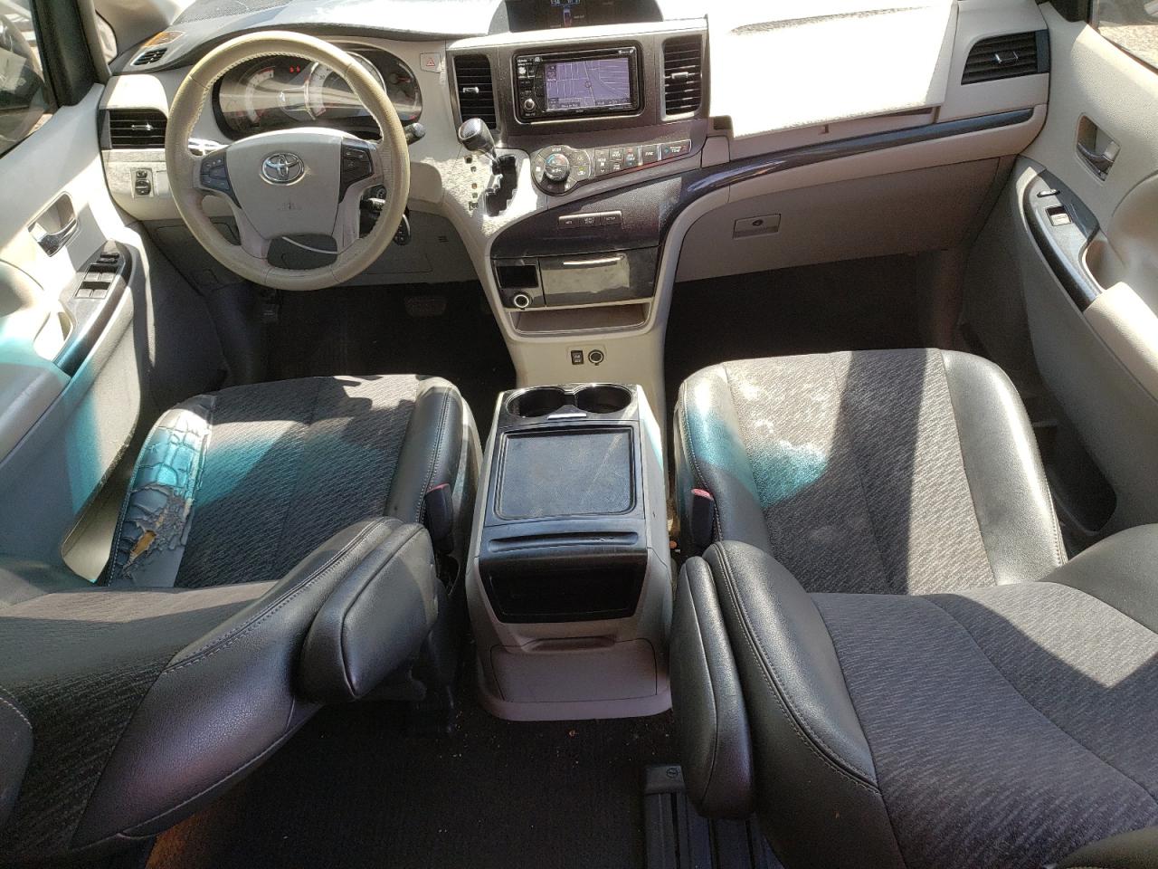 2013 Toyota Sienna - Image 8