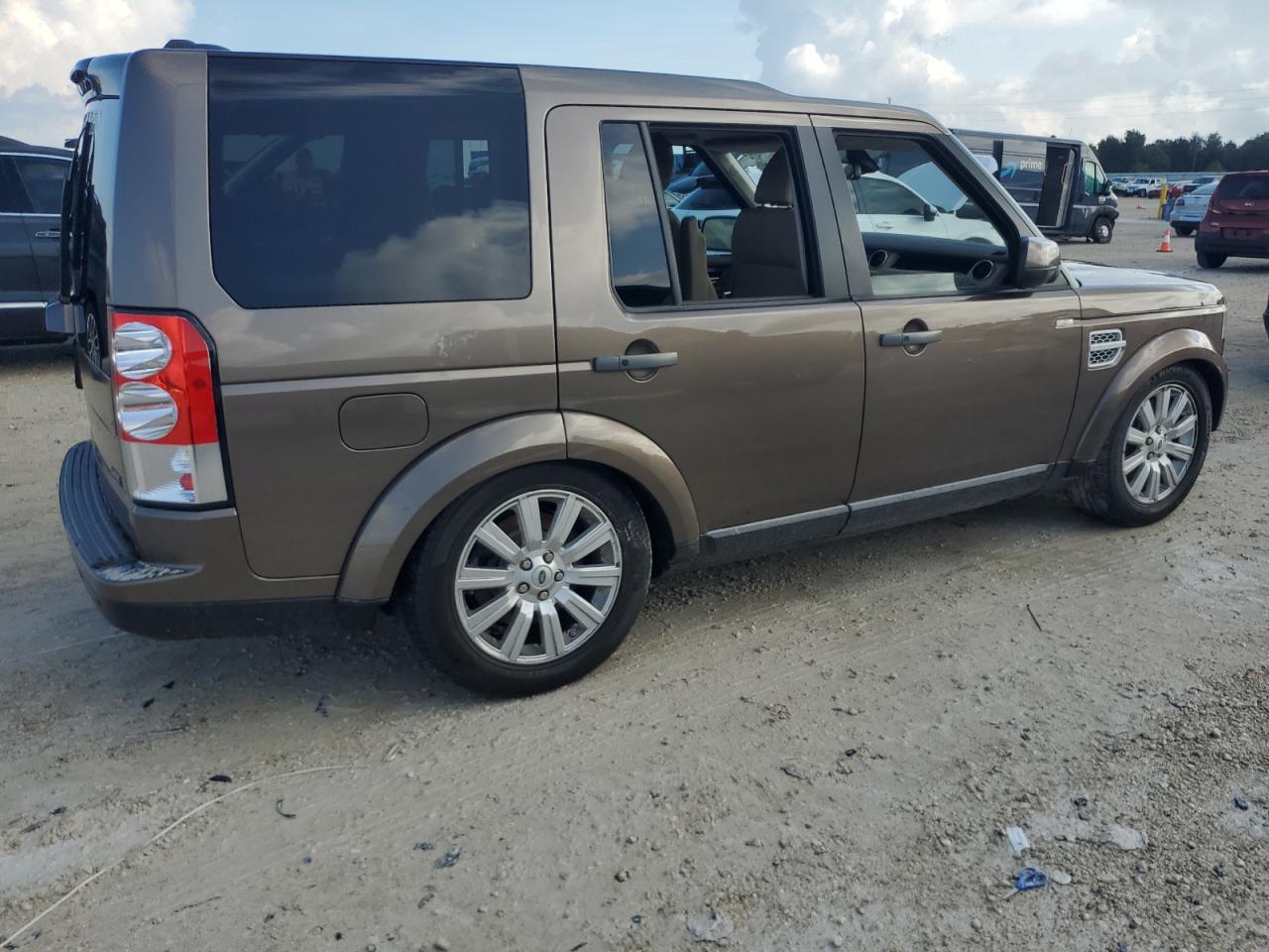 2013 Land Rover LR4 - Image 3