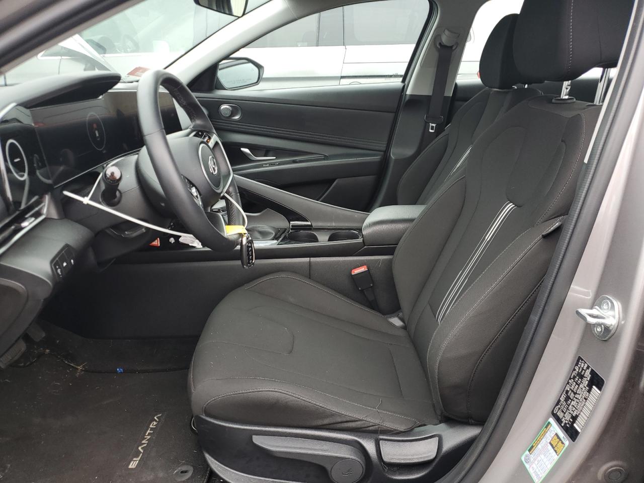 2023 Hyundai Elantra - Image 7
