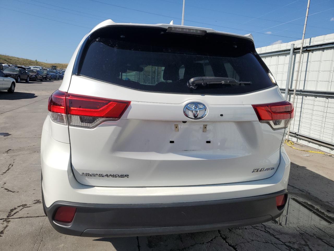 5TDJZRFH7HS451236 2017 Toyota Highlander Se