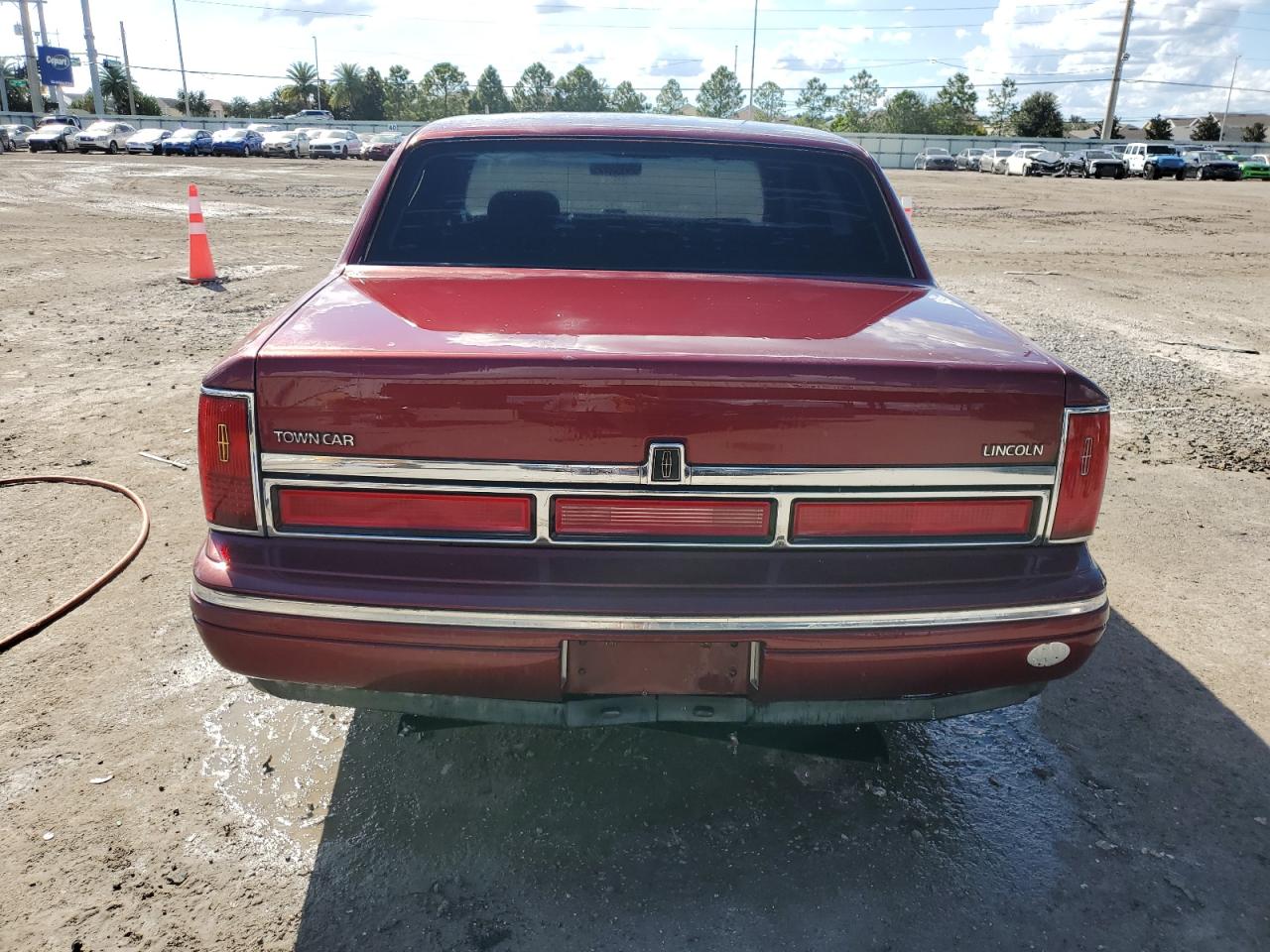 1LNLM82W3TY725921 1996 Lincoln Town Car Signature