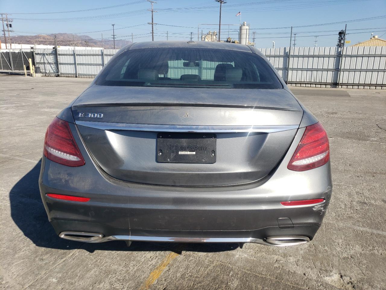 2019 Mercedes-Benz E 300 VIN: WDDZF4JB0KA527861 Lot: 69636394