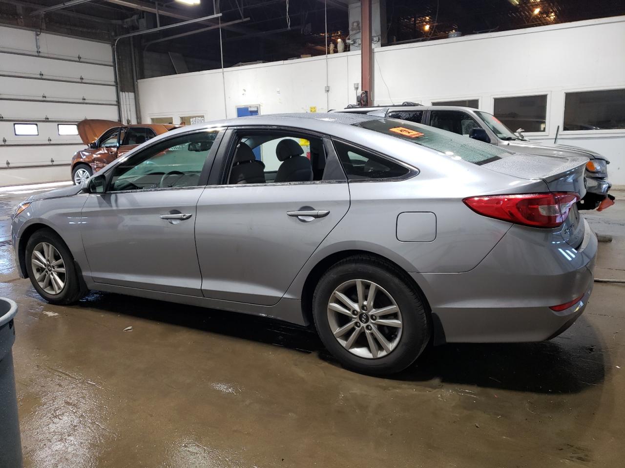 5NPE24AFXFH225886 2015 HYUNDAI SONATA - Image 2