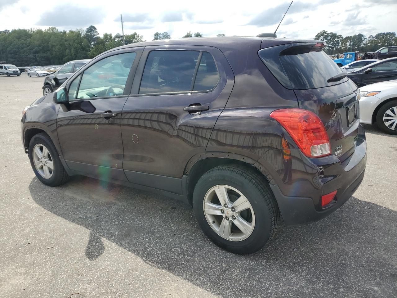 KL7CJKSB2LB346609 2020 CHEVROLET TRAX - Image 2