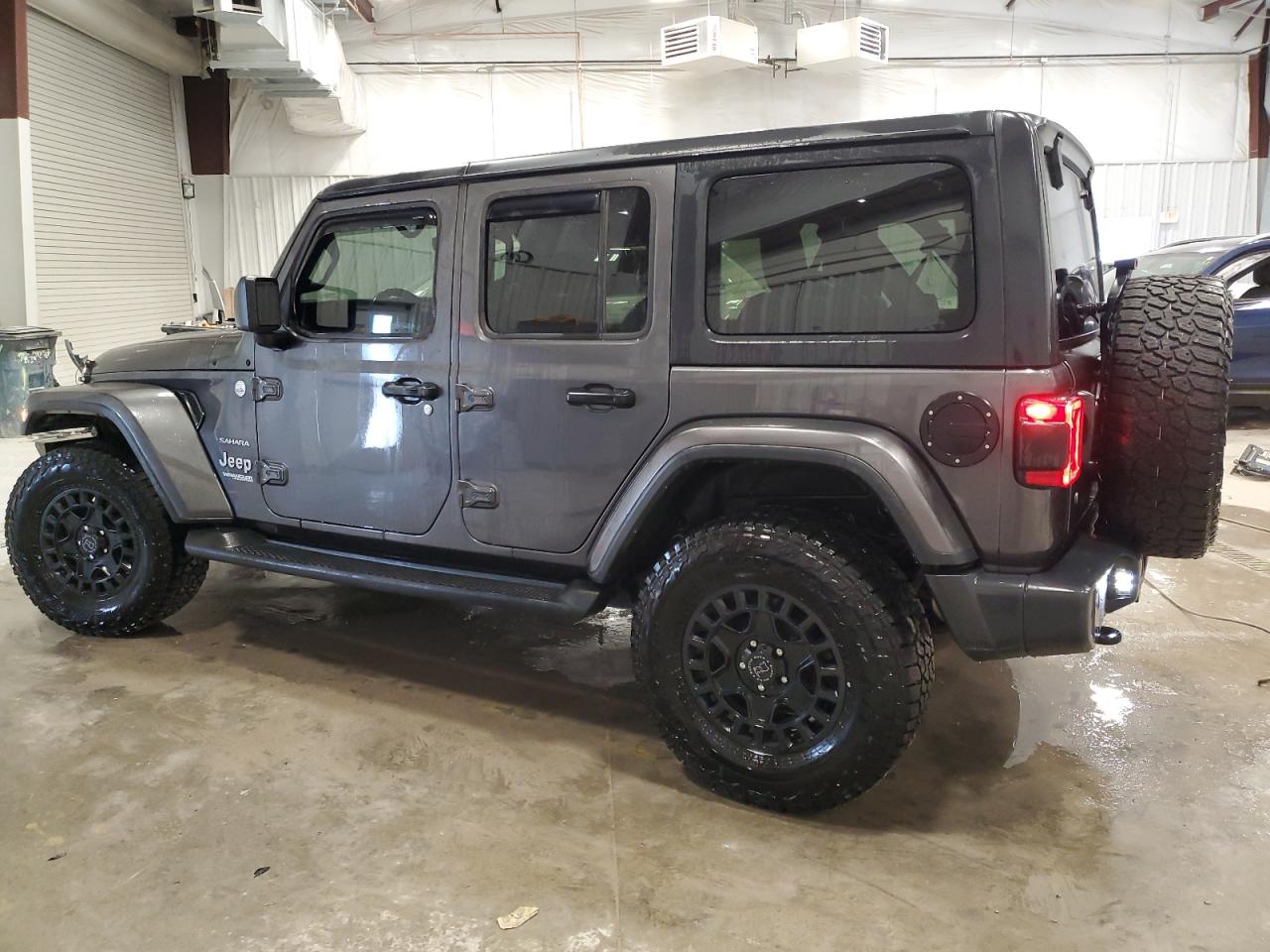 1C4HJXEG4JW108232 2018 JEEP WRANGLER - Image 2