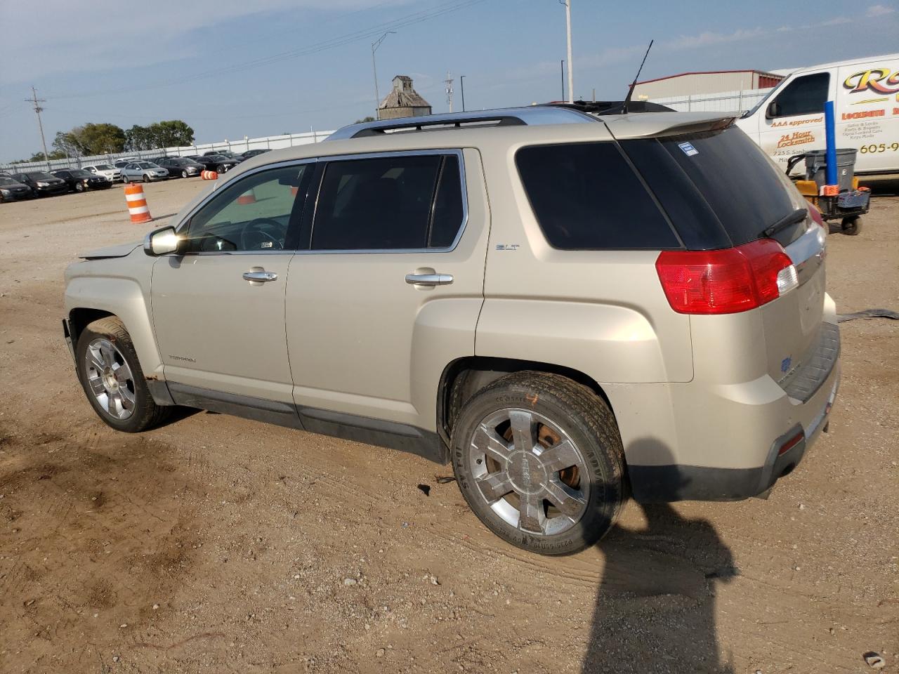 2010 GMC Terrain - Image 2