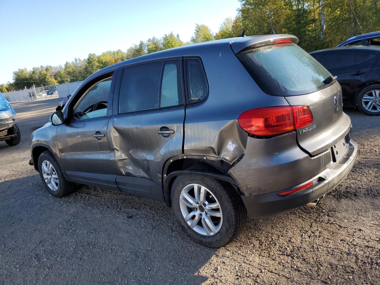 WVGHV7AXXHK031759 2017 VOLKSWAGEN TIGUAN - Image 2