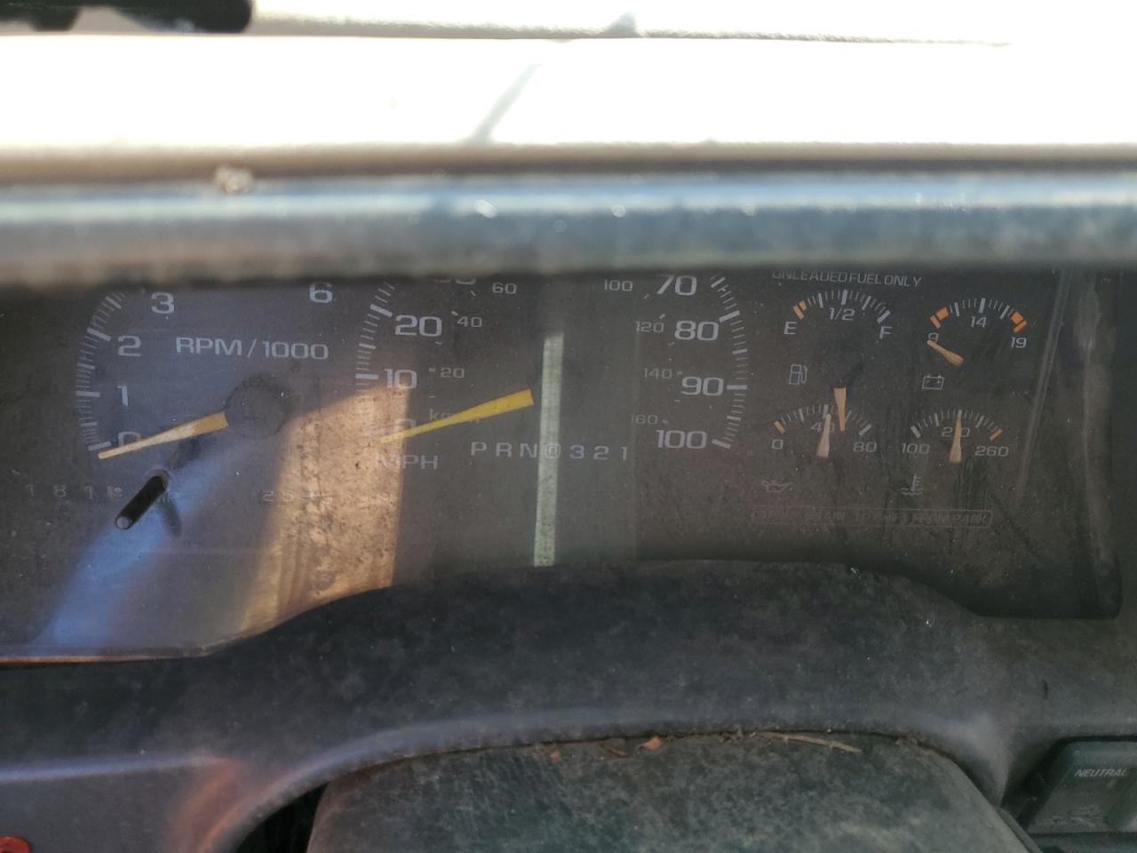 1999 Chevrolet Suburban K2500 VIN: 1GNGK26R7XJ423387 Lot: 72254674