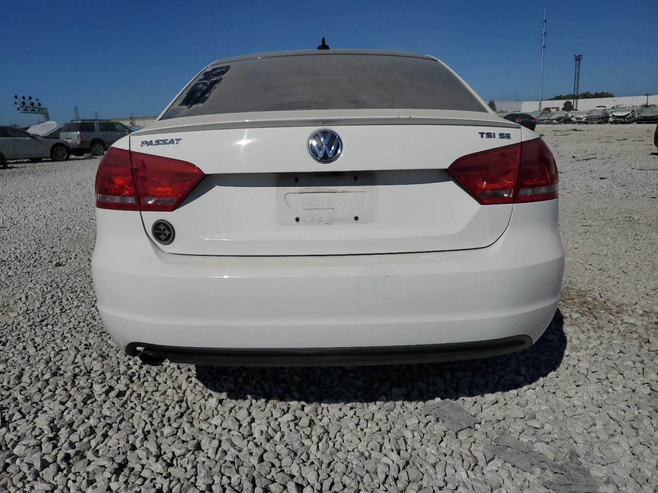 1VWBS7A31FC055260 2015 Volkswagen Passat Se