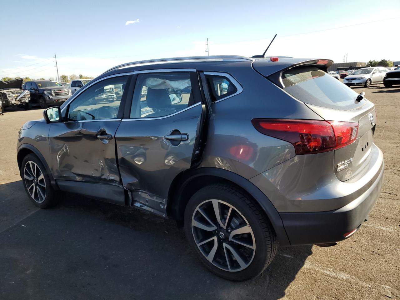2017 Nissan Rogue - Image 2