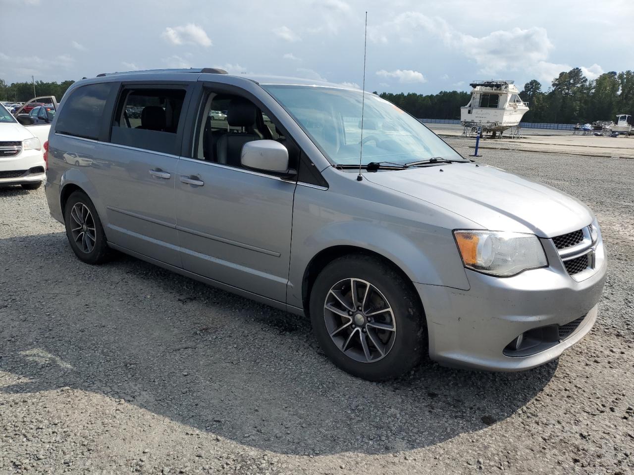 2C4RDGCG1HR697113 2017 Dodge Grand Caravan Sxt