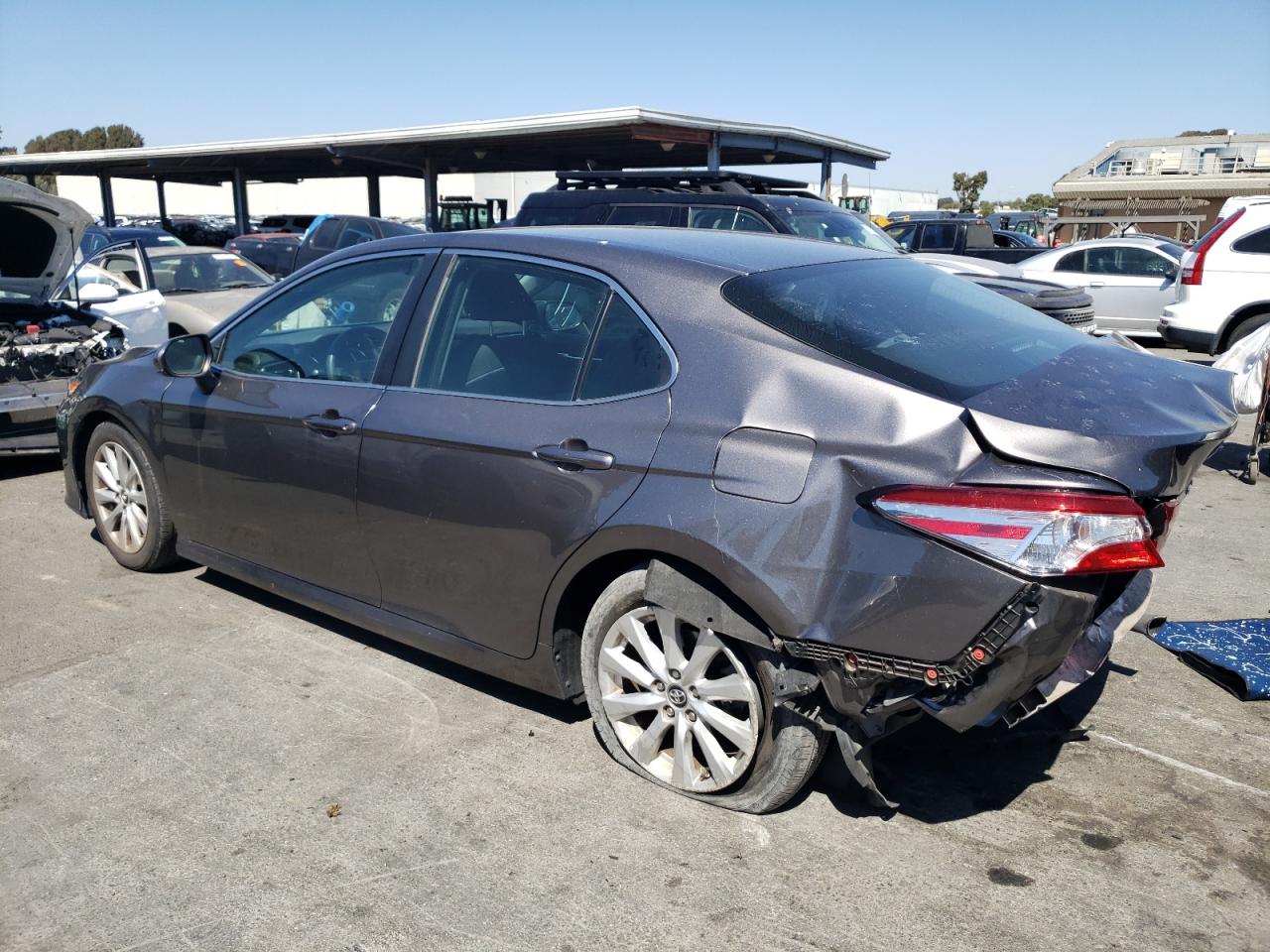 4T1B11HK7JU620173 2018 TOYOTA CAMRY - Image 2