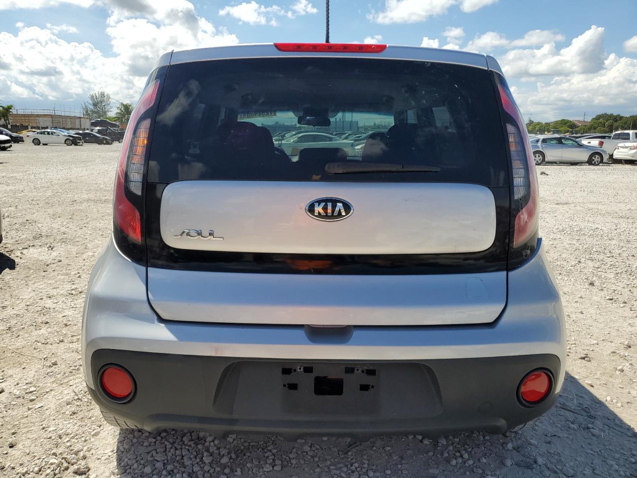 KNDJN2A22J7616051 2018 Kia Soul