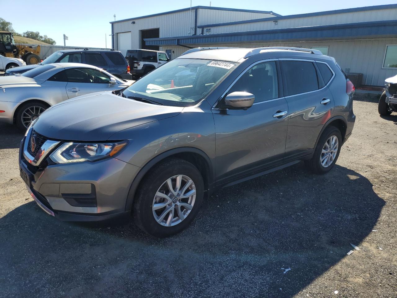 KNMAT2MV9JP56946 2018 NISSAN ROGUE - Image 1