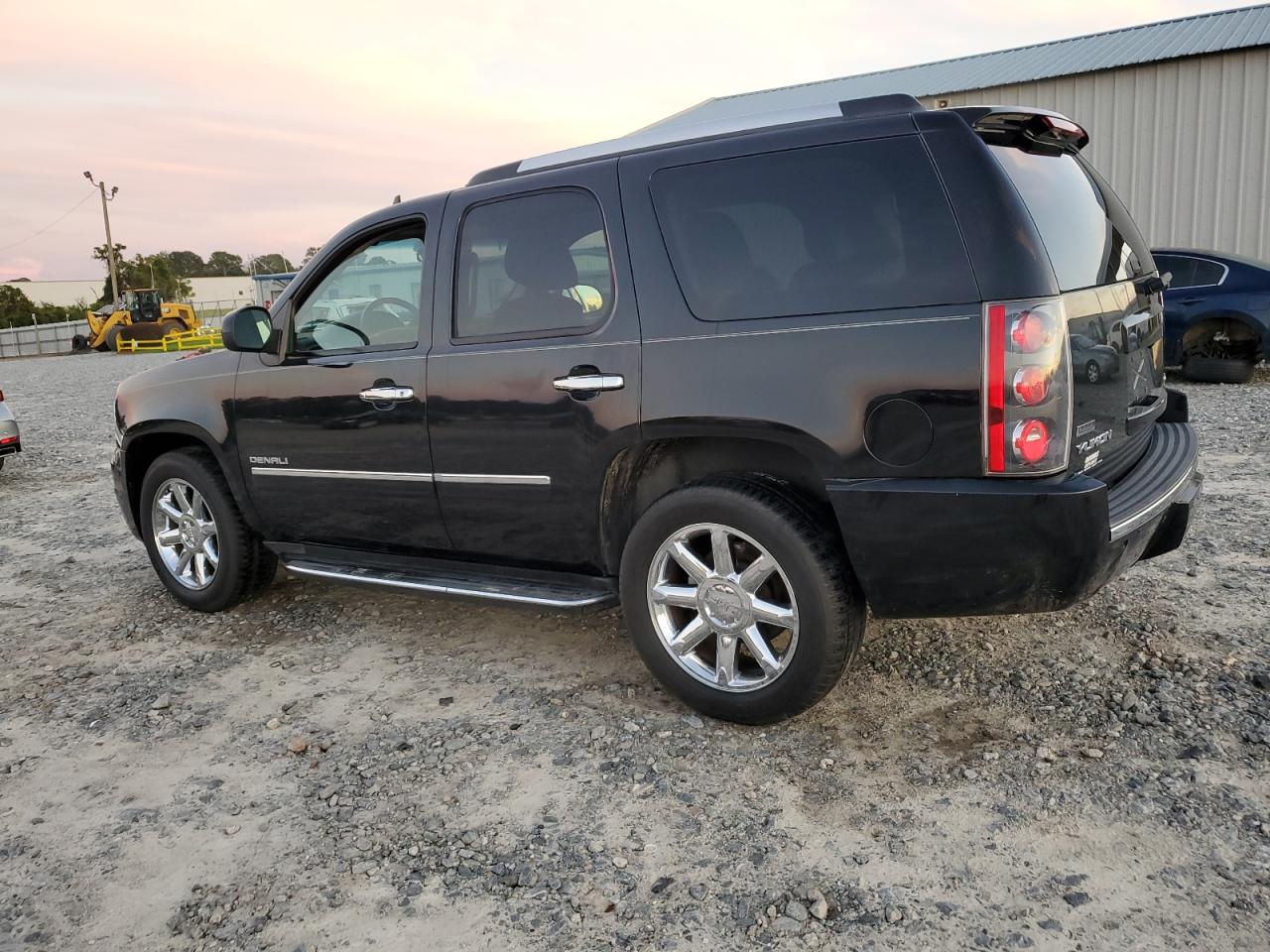 2011 GMC Yukon - Image 2