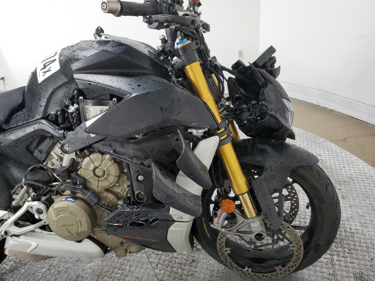 2022 Ducati Streetfighter V4 VIN: ZDMFAKNW6NB00728 Lot: 67590174