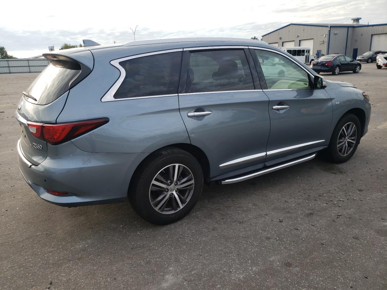 VIN 5N1DL0MN7JC511957 2018 INFINITI QX60 no.3