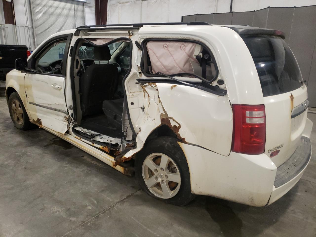 2010 Dodge Caravan - Image 2