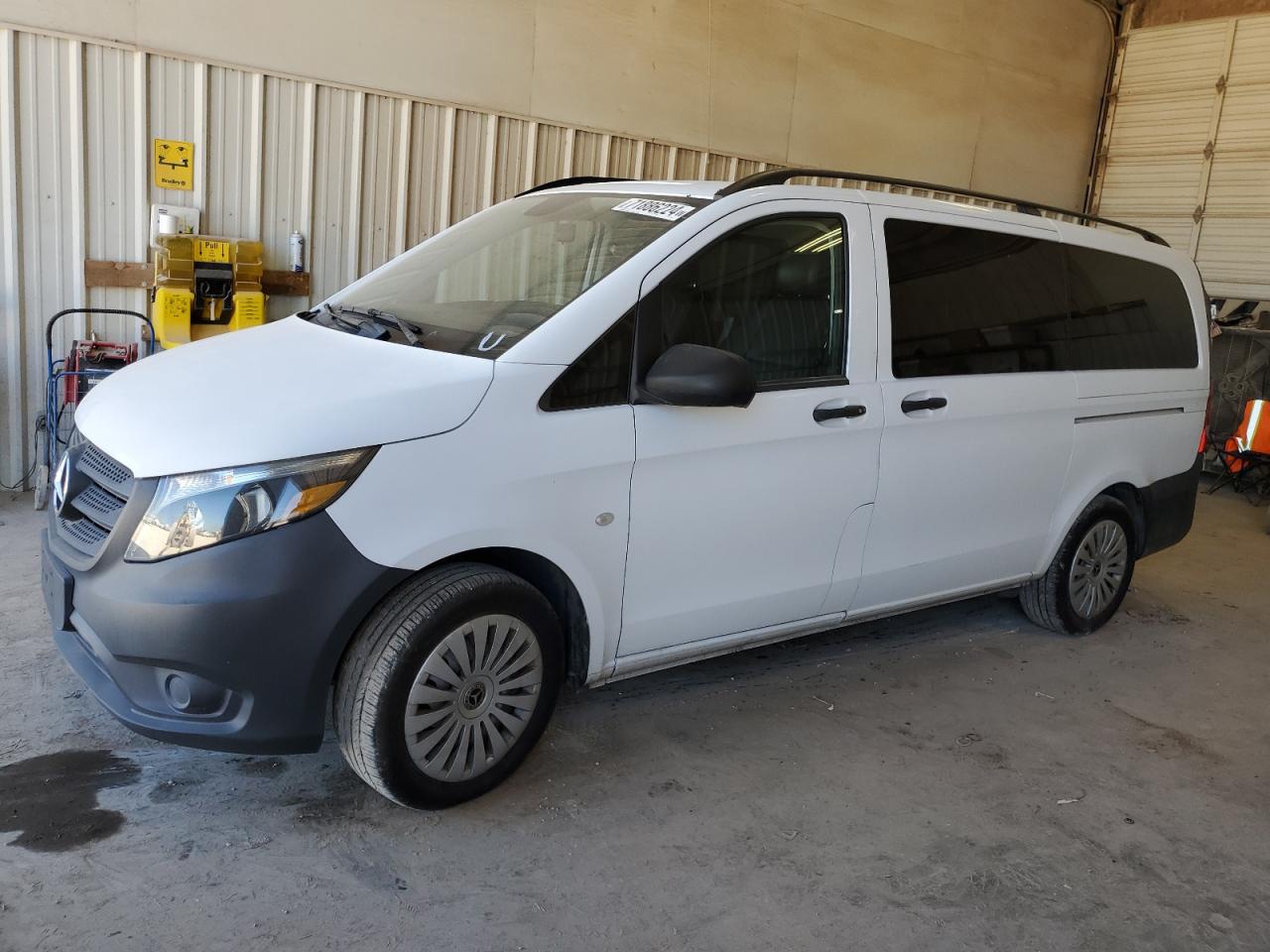 2016 MERCEDES-BENZ METRIS