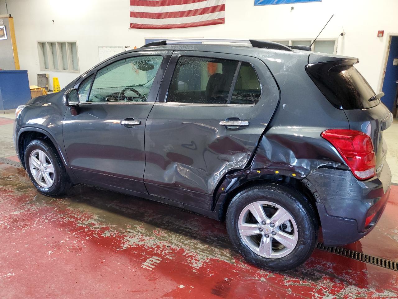 KL7CJPSB8JB645029 2018 CHEVROLET TRAX - Image 2