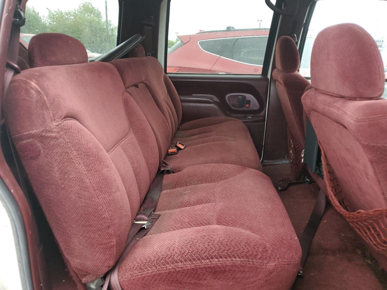 1997 GMC Suburban K2500 VIN: 1GKGK26JXVJ715765 Lot: 73188284