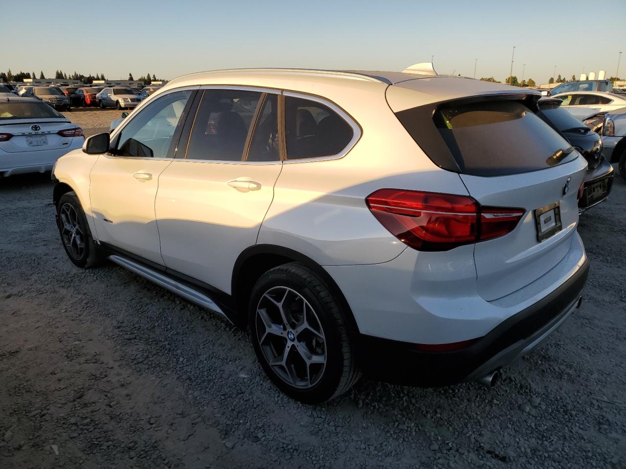 WBXHU7C30H5H34051 2017 BMW X1 - Image 2