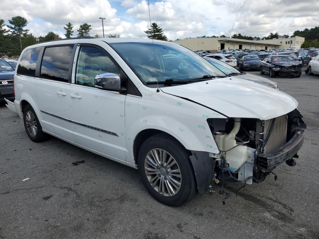 2014 Chrysler Town & Country - Image 4