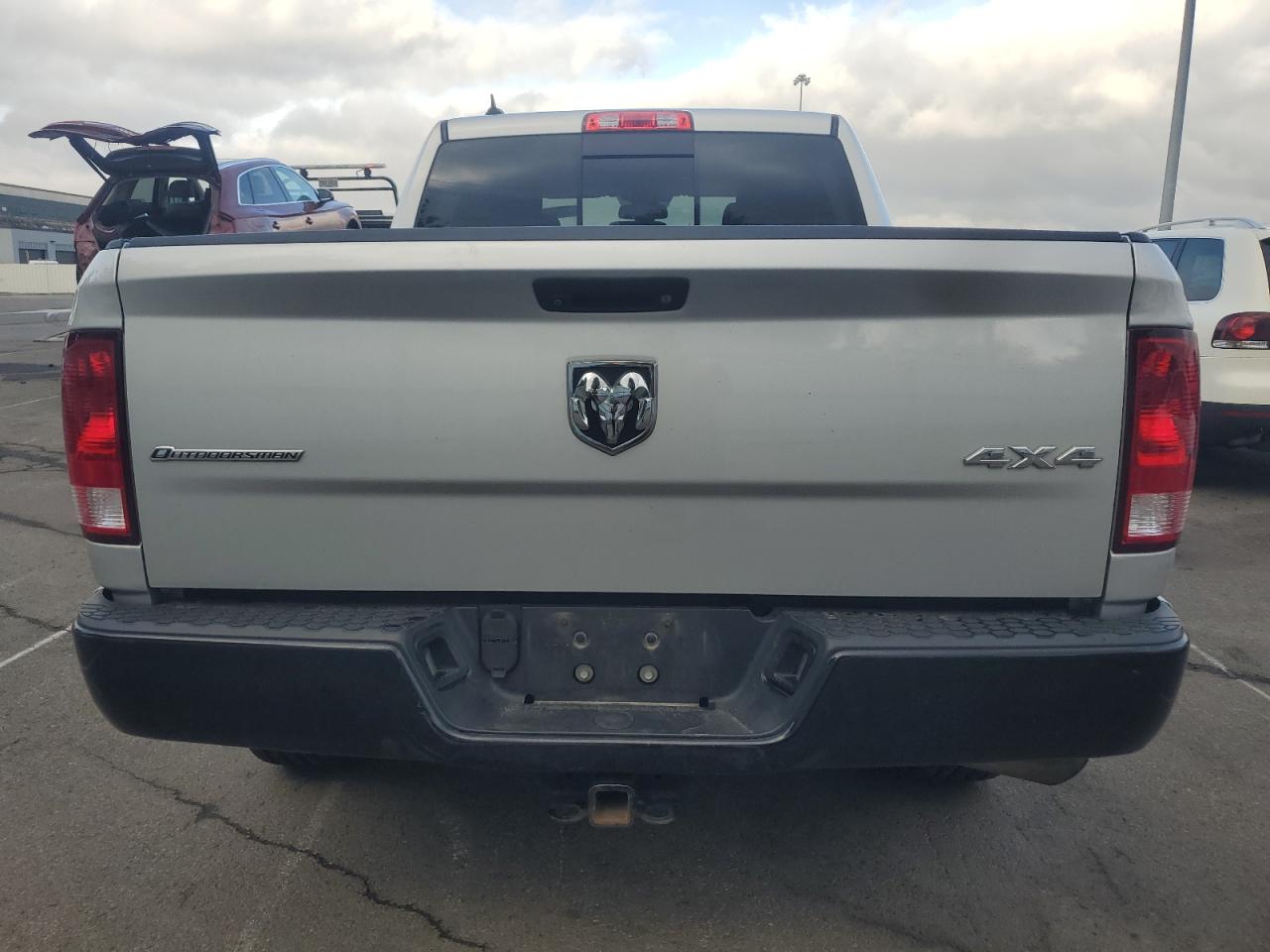 1C6RR7LT8GS217393 2016 Ram 1500 Slt