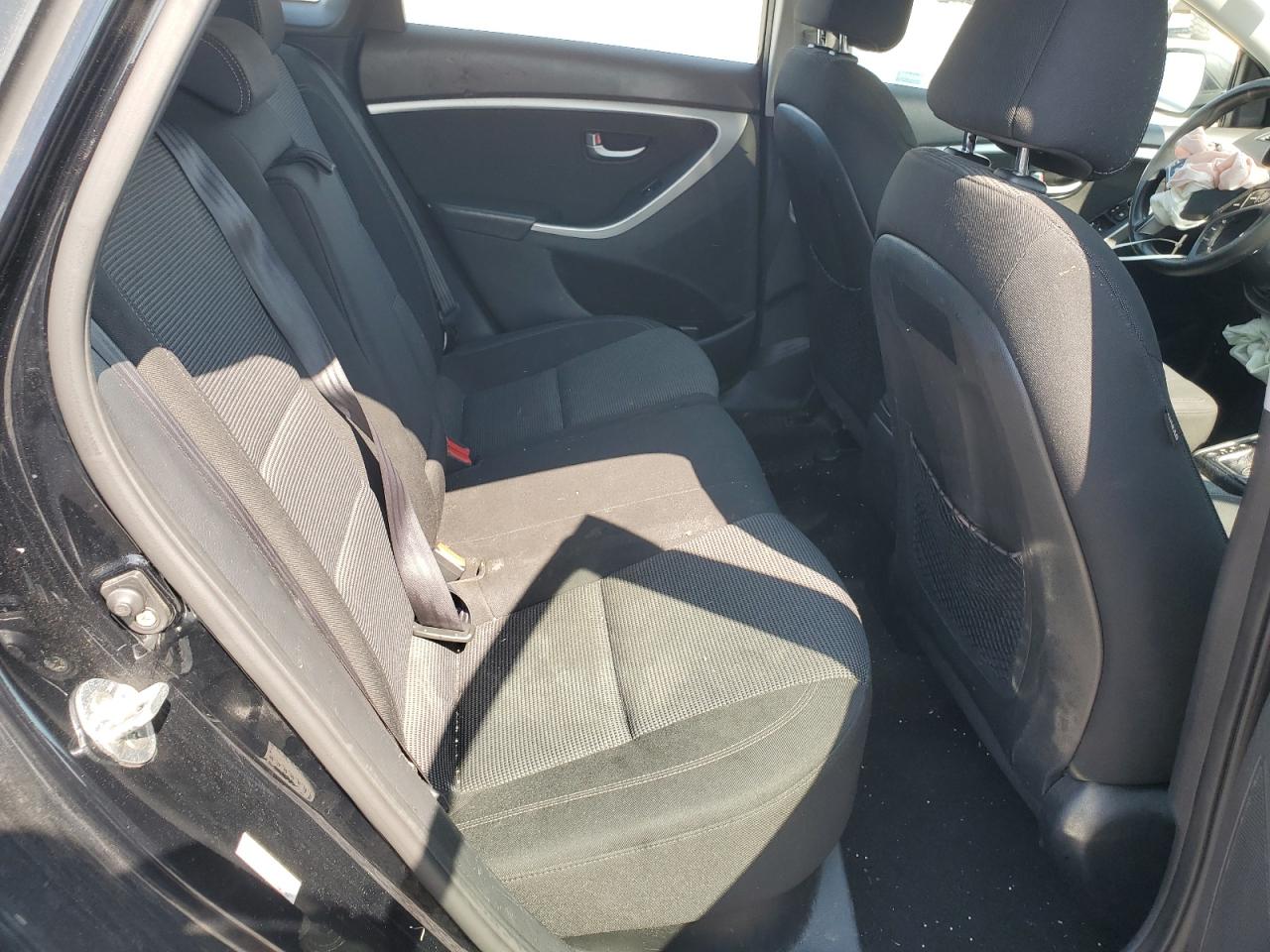 2016 Hyundai Elantra - Image 10