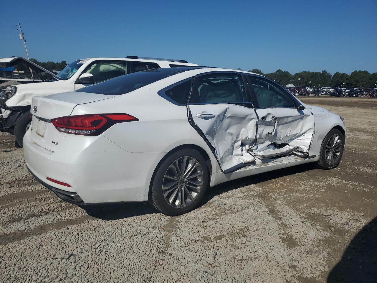 2015 Hyundai Genesis - Image 3