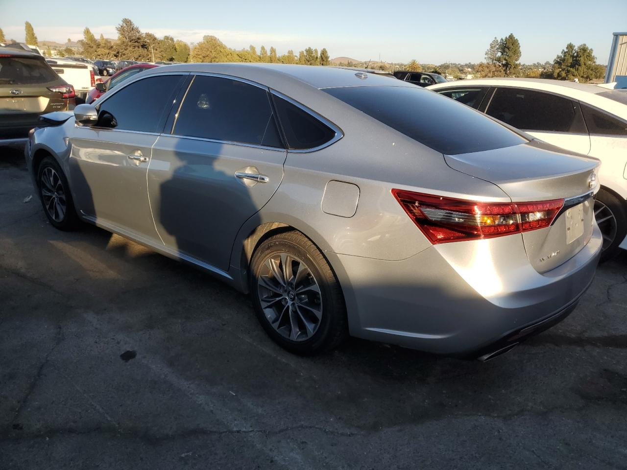 4T1BK1EB8GU228121 2016 TOYOTA AVALON - Image 2