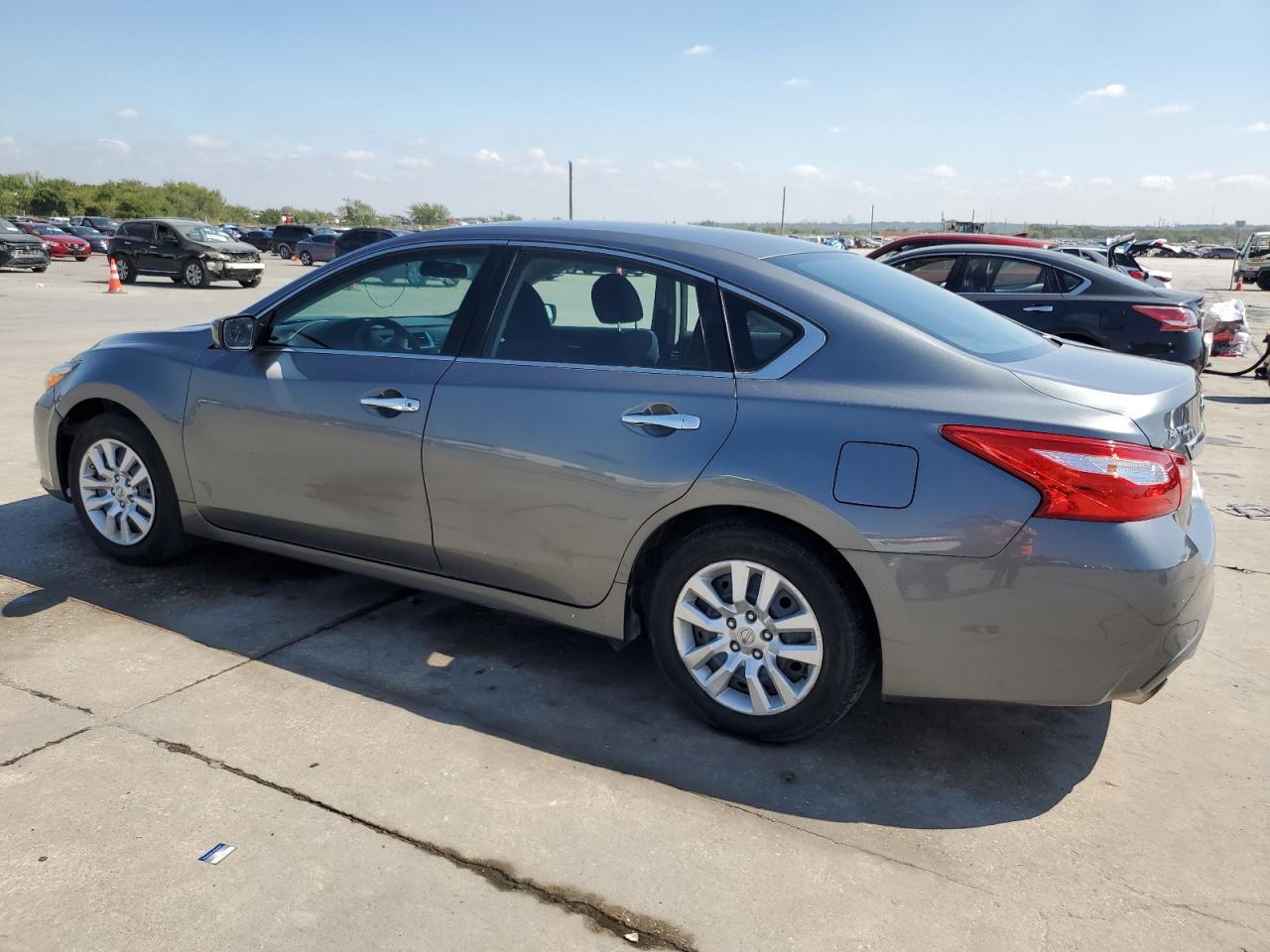 2016 Nissan Altima - Image 2