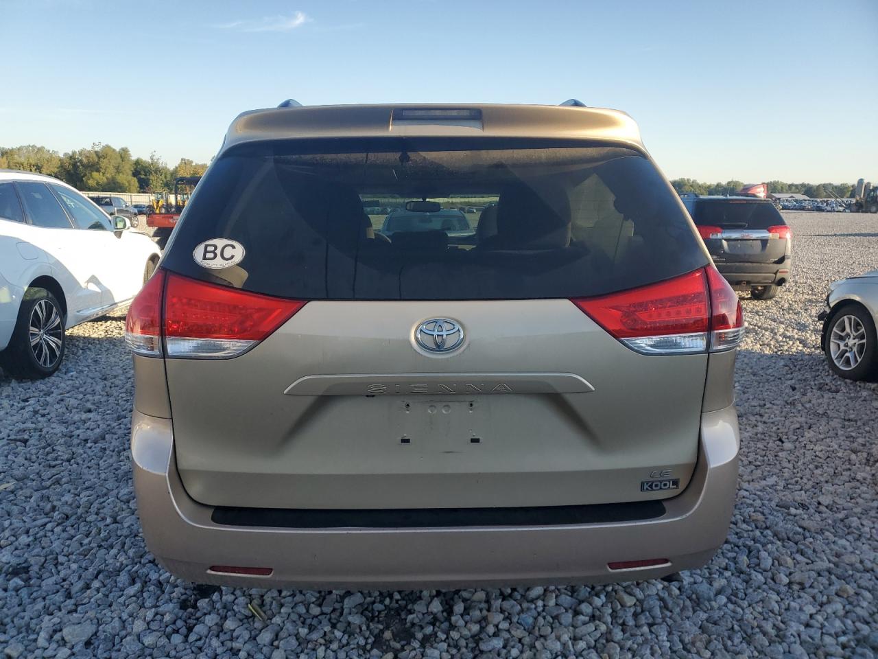 2012 Toyota Sienna - Image 6