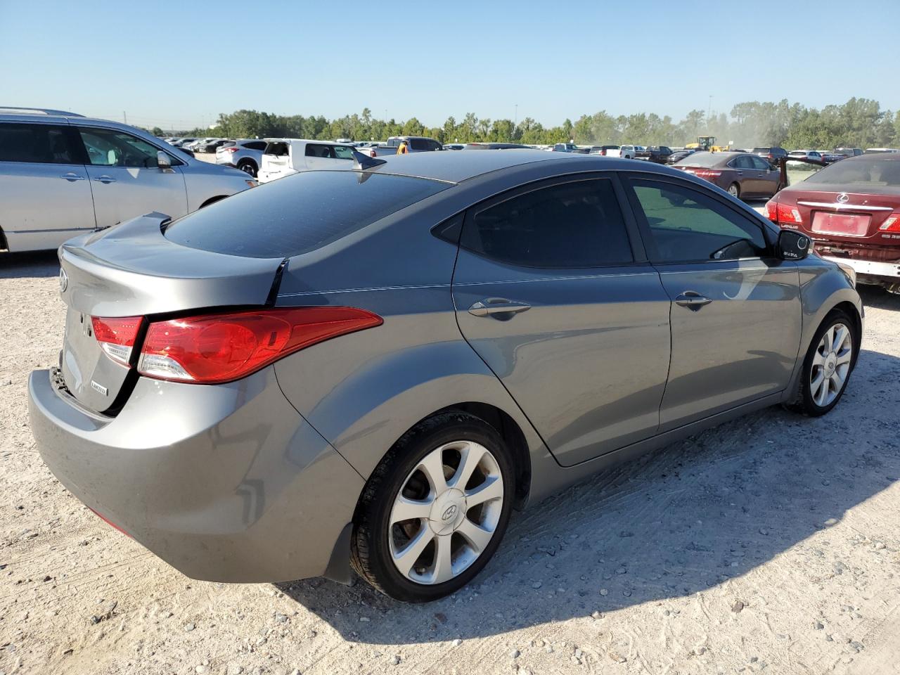 2013 Hyundai Elantra - Image 3