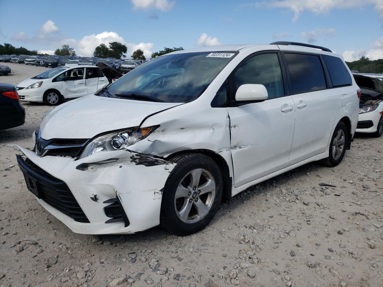 5TDKZ3DC0JS954279 2018 TOYOTA SIENNA - Image 1