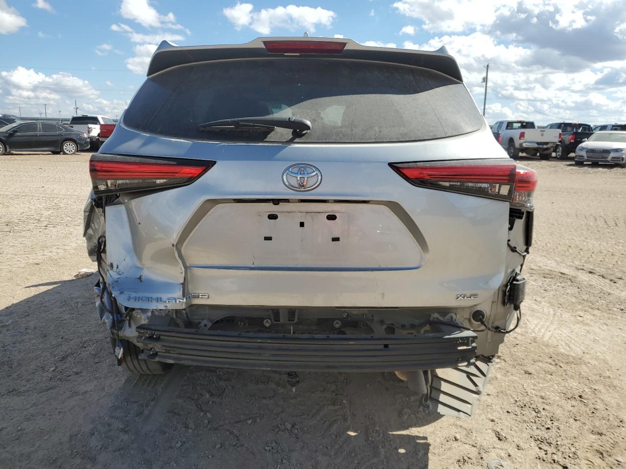 5TDGZRAH7MS083801 2021 Toyota Highlander Xle