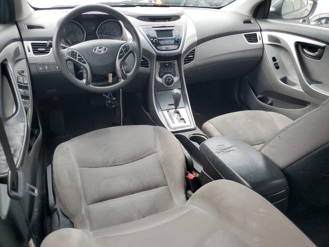 2013 Hyundai Elantra - Image 8