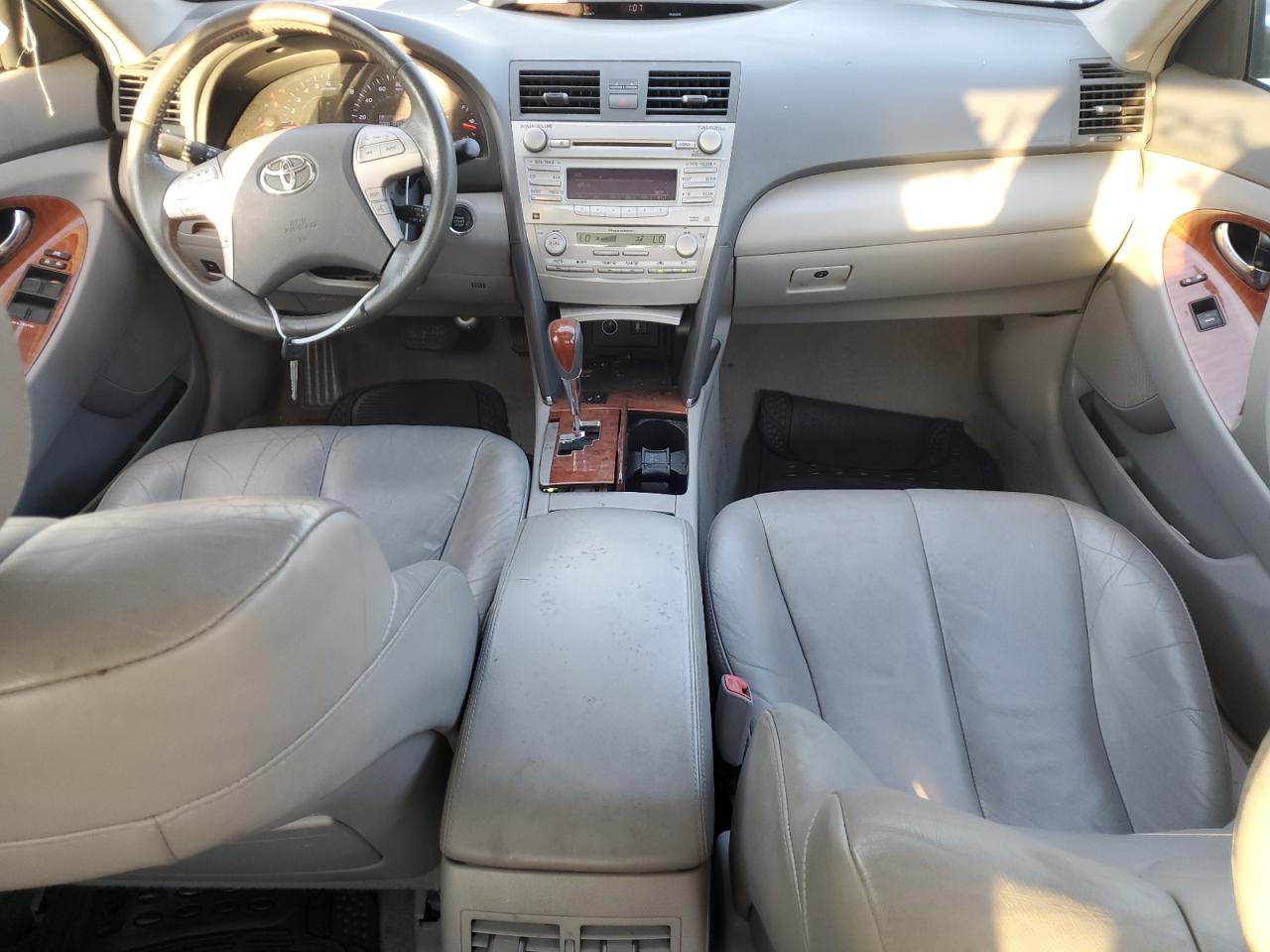 2011 Toyota Camry - Image 8