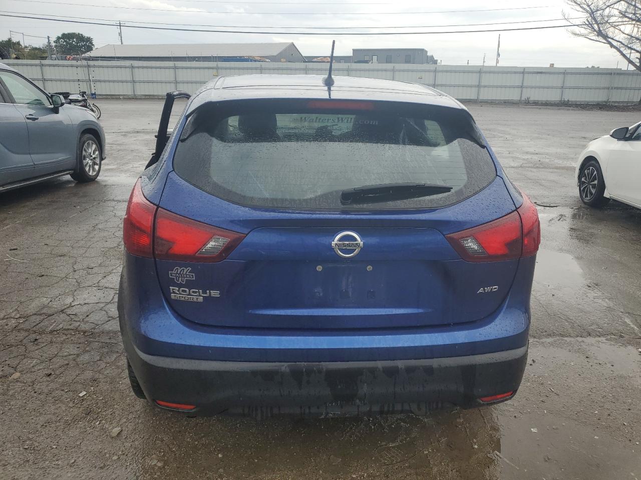 JN1BJ1CR6JW262645 2018 Nissan Rogue Sport S