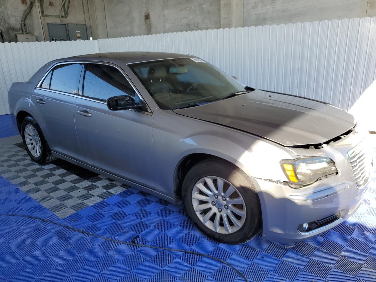 VIN 2C3CCAAG2DH600353 2013 CHRYSLER 300 no.4