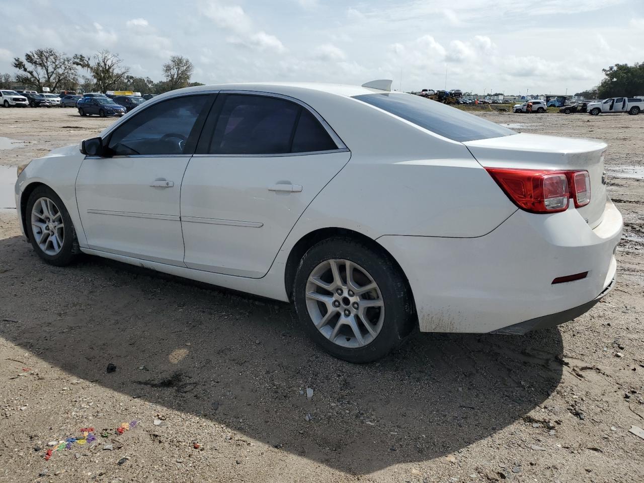 1G11C5SLXFF257651 2015 CHEVROLET MALIBU - Image 2