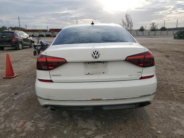  VOLKSWAGEN PASSAT 2018 Білий